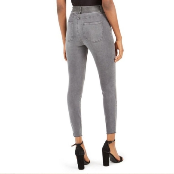 SPANX NWT Distressed Skinny Jeans Vintage Grey Size XS - Picture 2 of 12